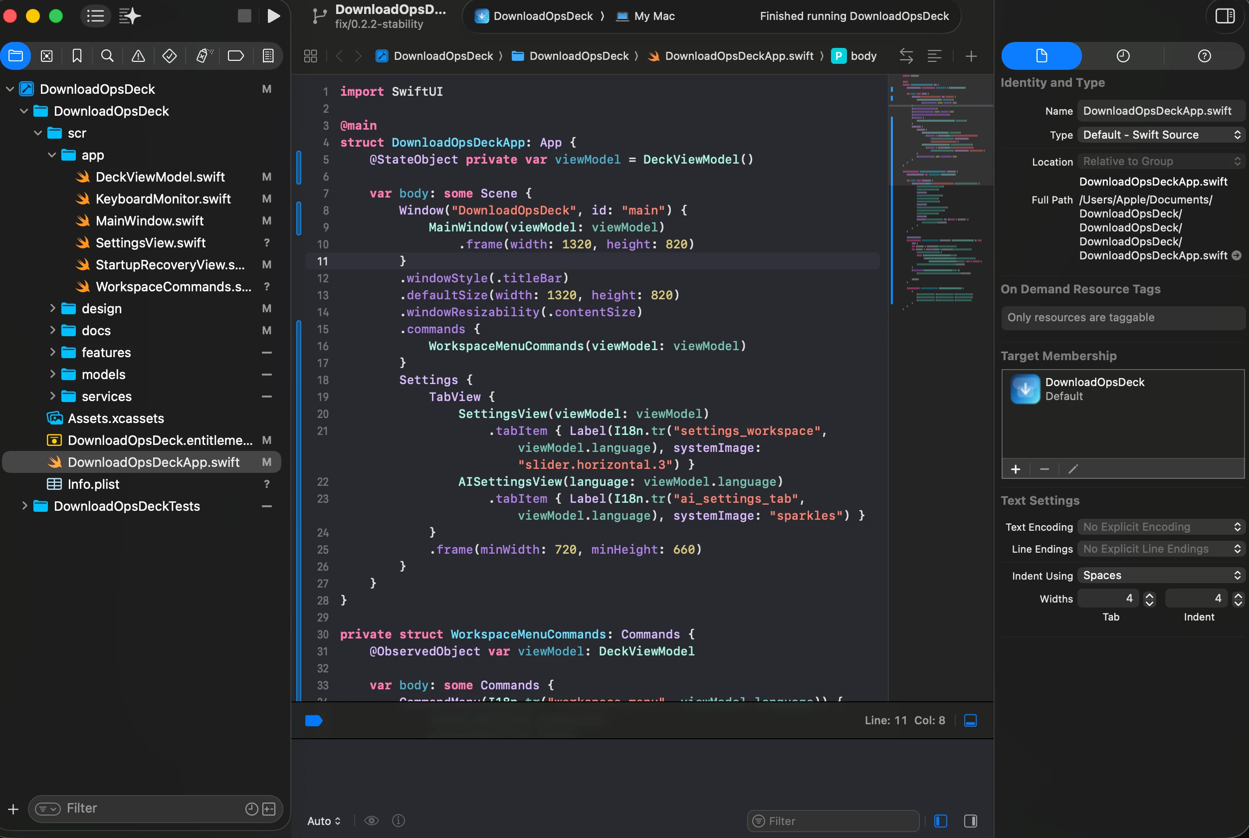 Xcode 中的 DownloadOpsDeck 开发界面，左侧为 SwiftUI 工程目录，中间显示应用入口与窗口配置。